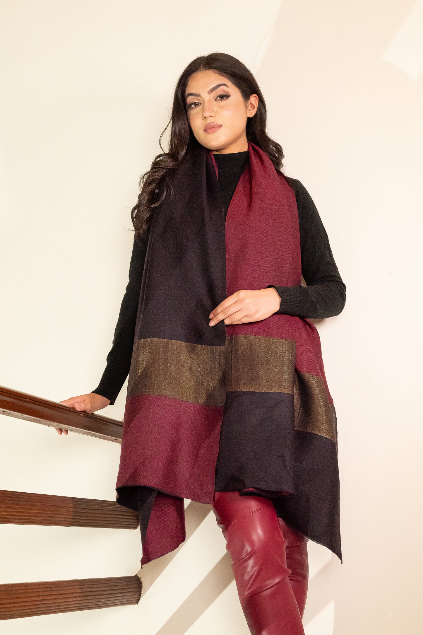 Cashmere Dual Coloured Stole with Gold Zari Band